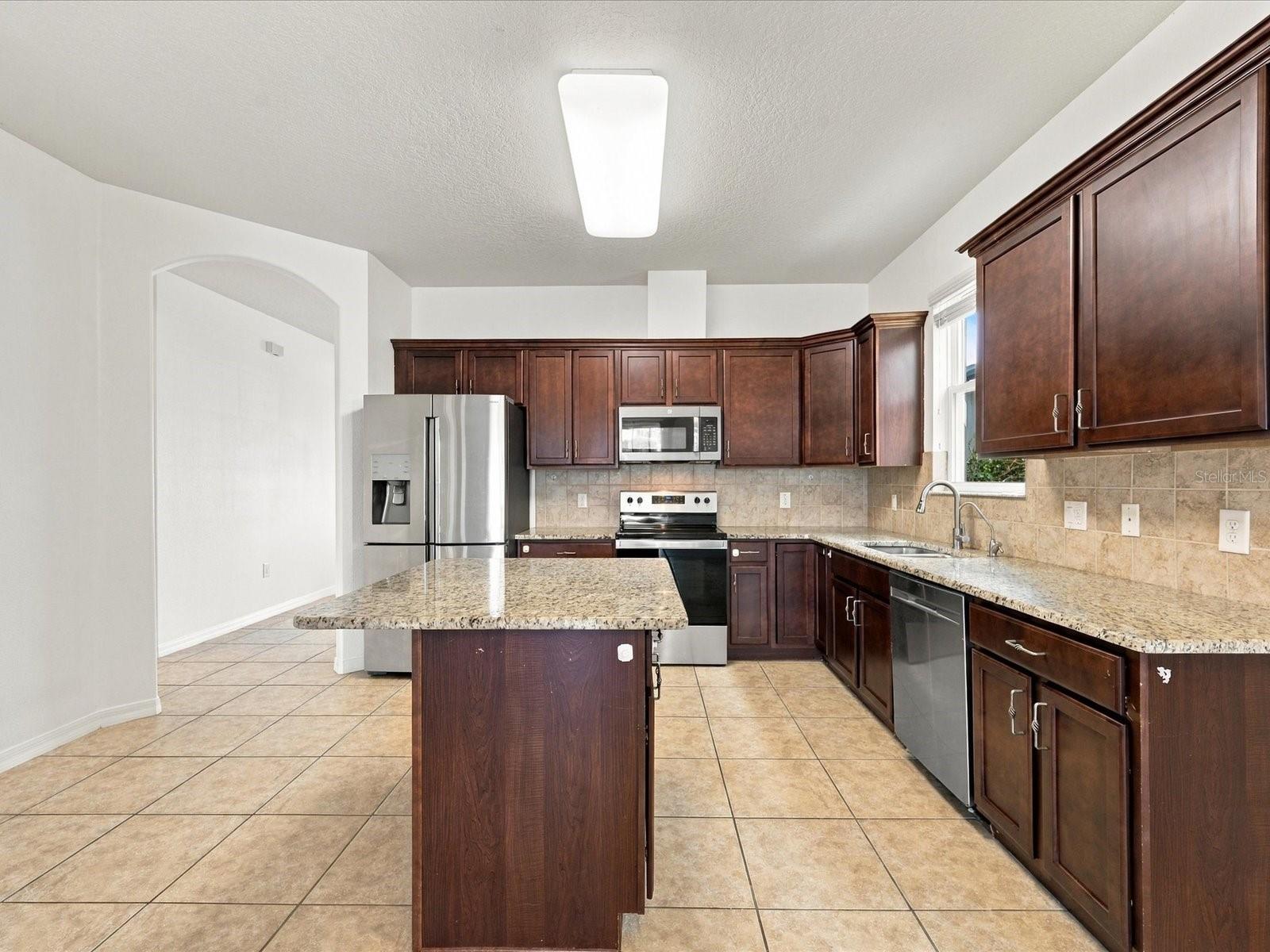 2191 ONTARIO WAY, Lakeland, FL 33805