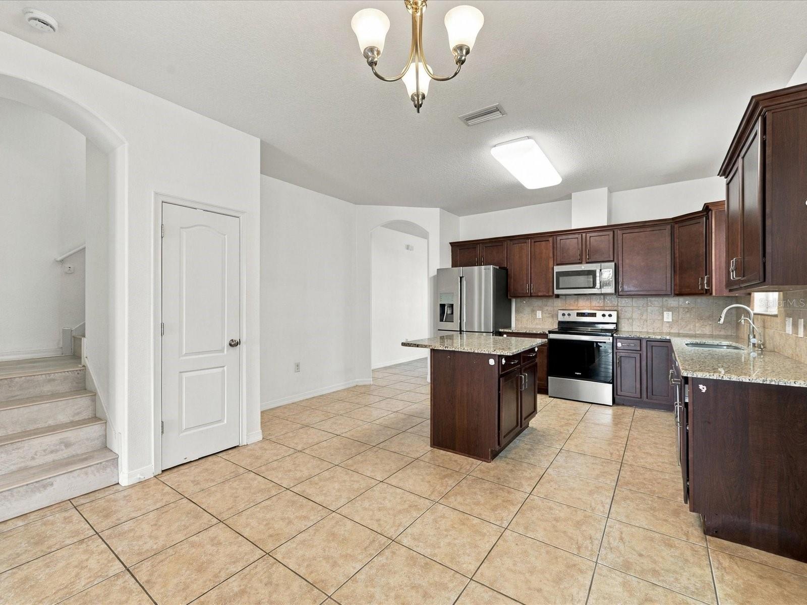 2191 ONTARIO WAY, Lakeland, FL 33805