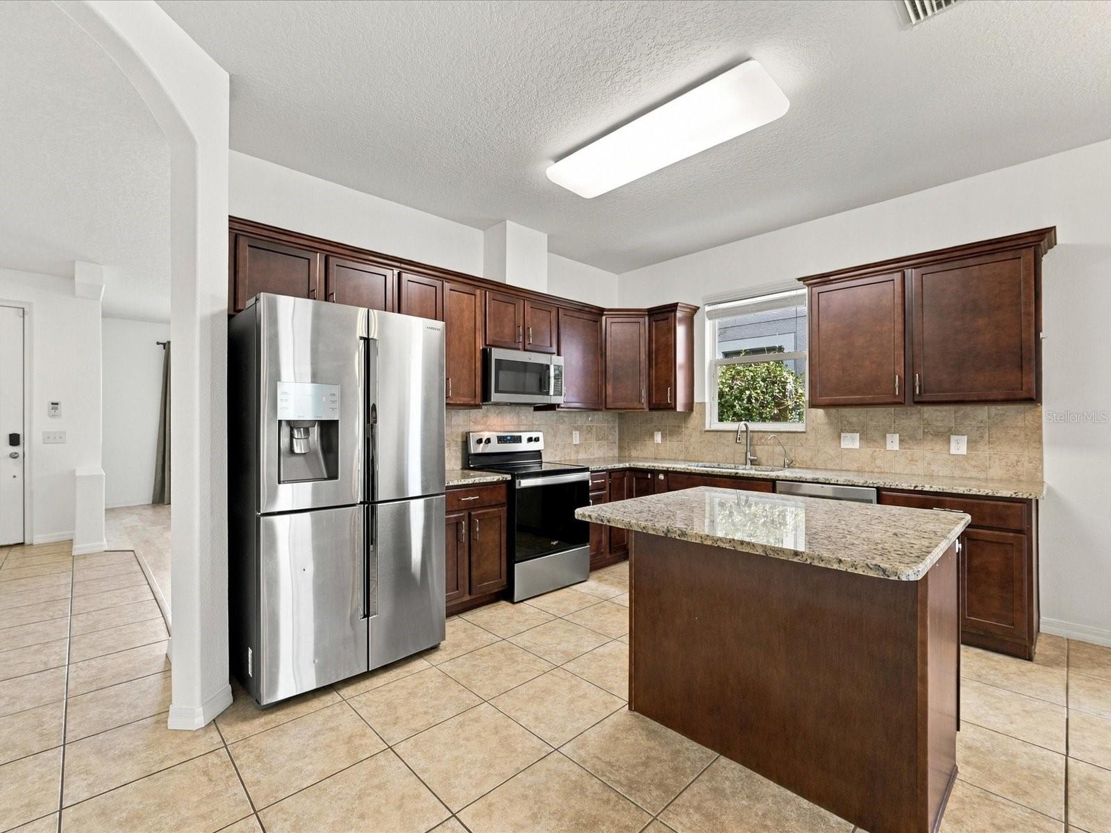 2191 ONTARIO WAY, Lakeland, FL 33805