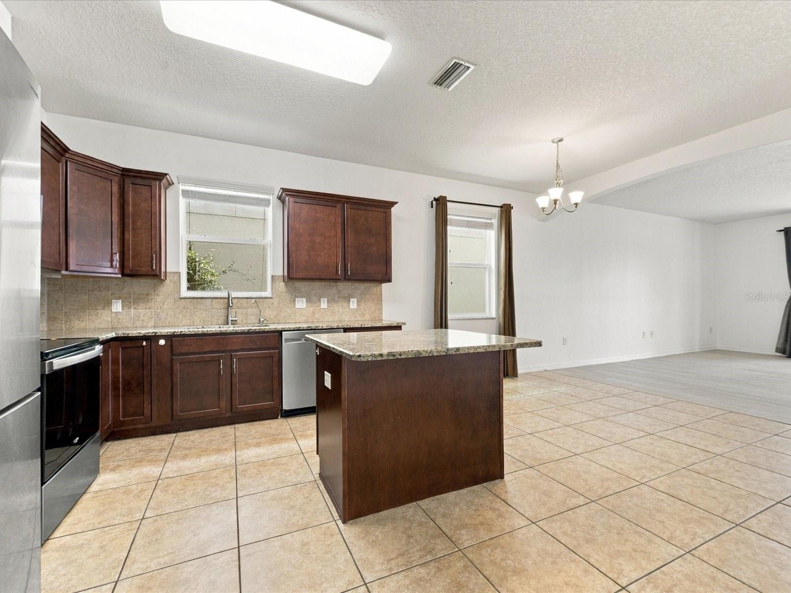 2191 ONTARIO WAY, Lakeland, FL 33805