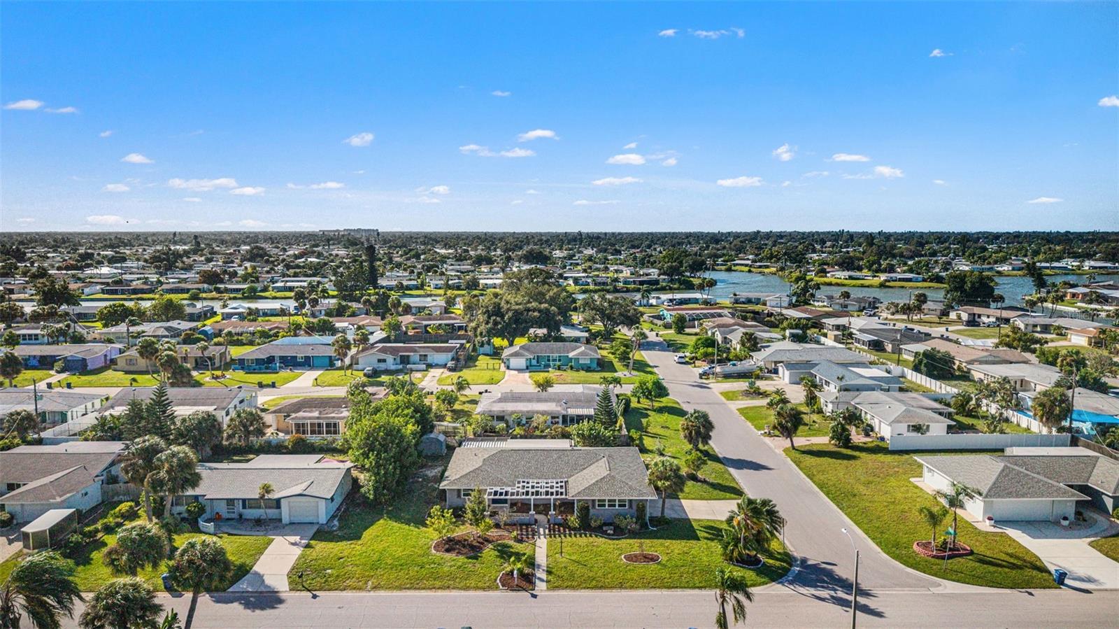 512 Glen Oak oversized, corner lot
