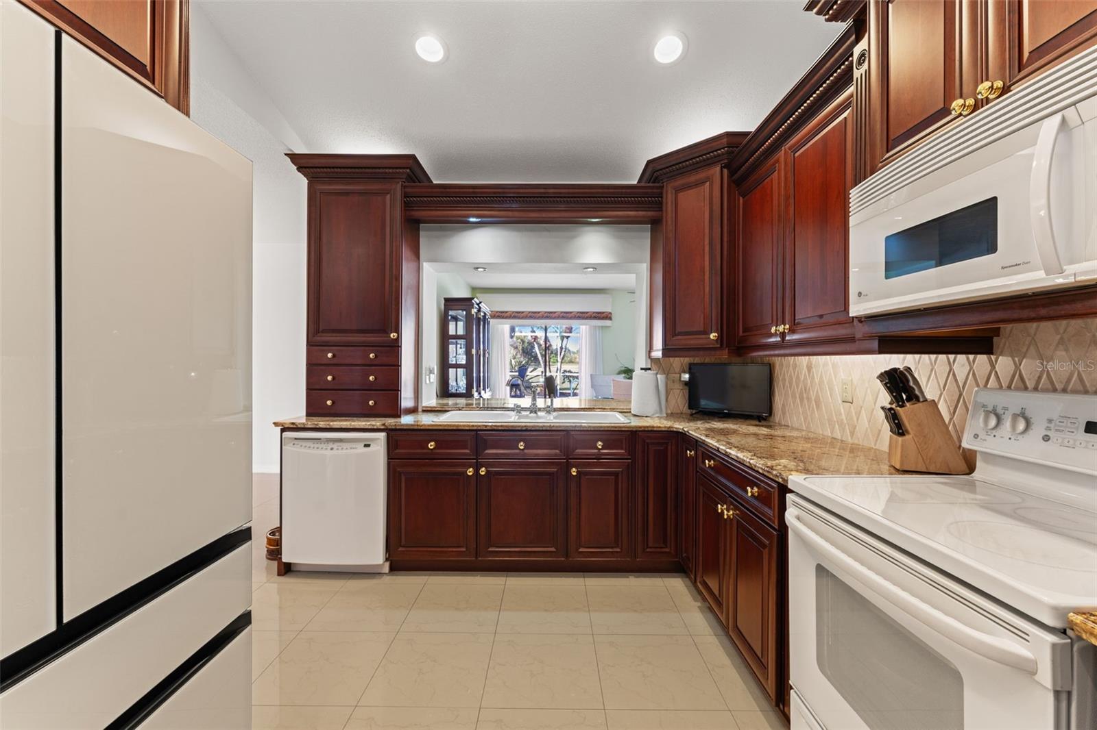 Kitchen is connected to the dining room