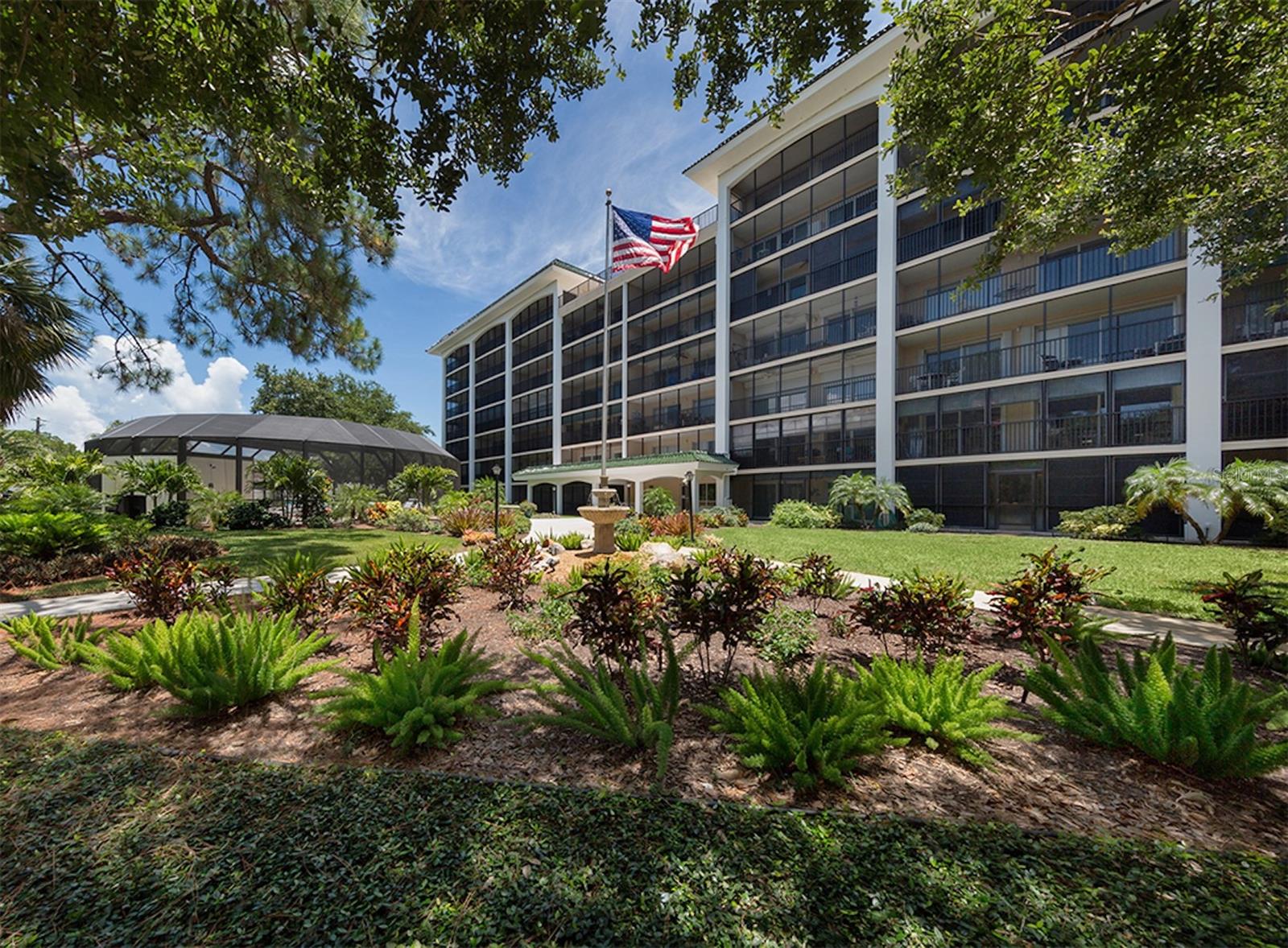 A premier Venice Island location between historic downtown Venice and Venice Beach