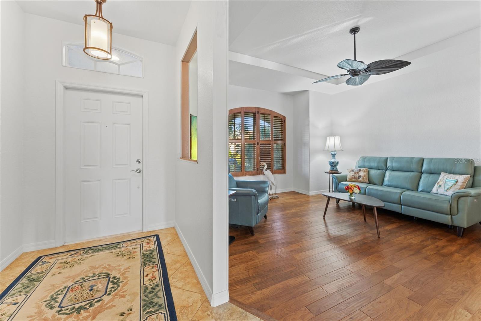 Entryway separated from Living Room by a Decorative Opening Entryway separated from Living Room by a Decorative Opening