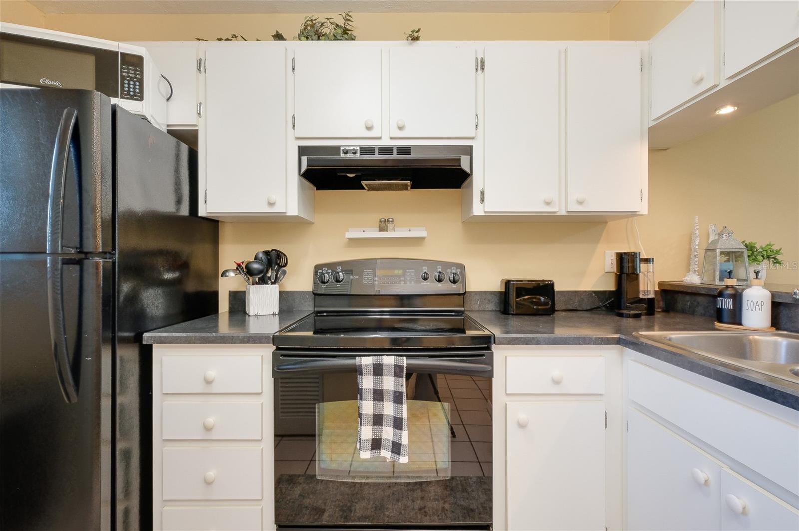 408 CERROMAR CIRCLE S, #132, Venice, FL 34293