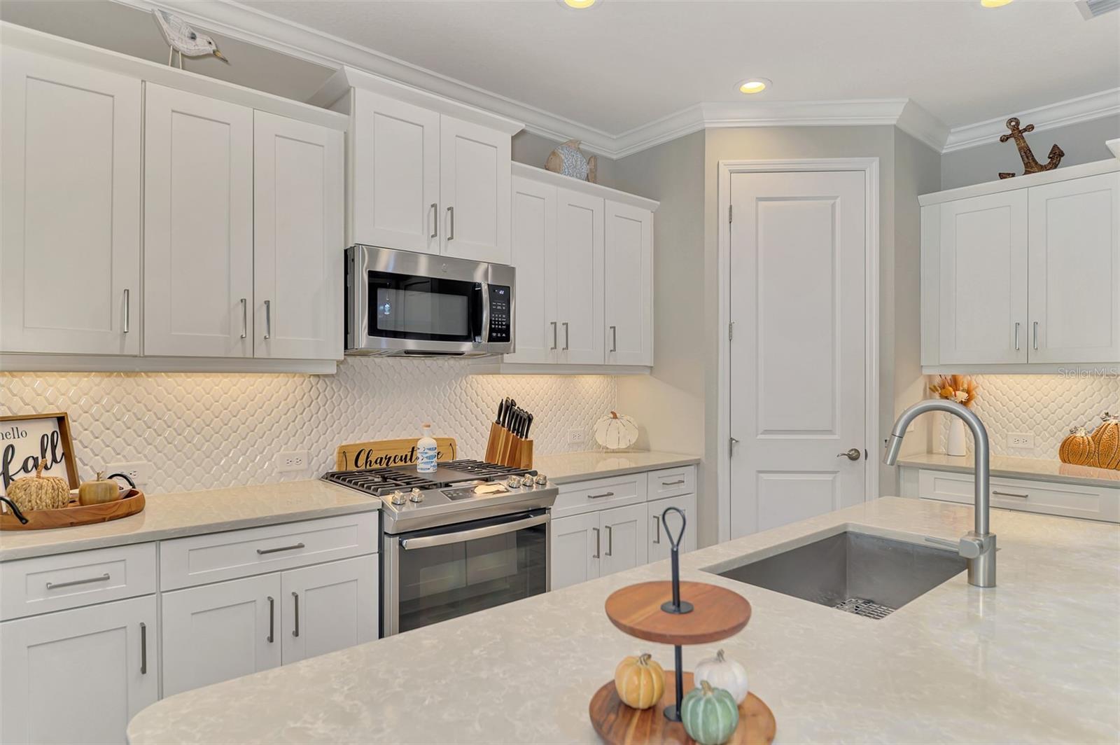 12404 PALATKA DRIVE, Venice, FL 34293