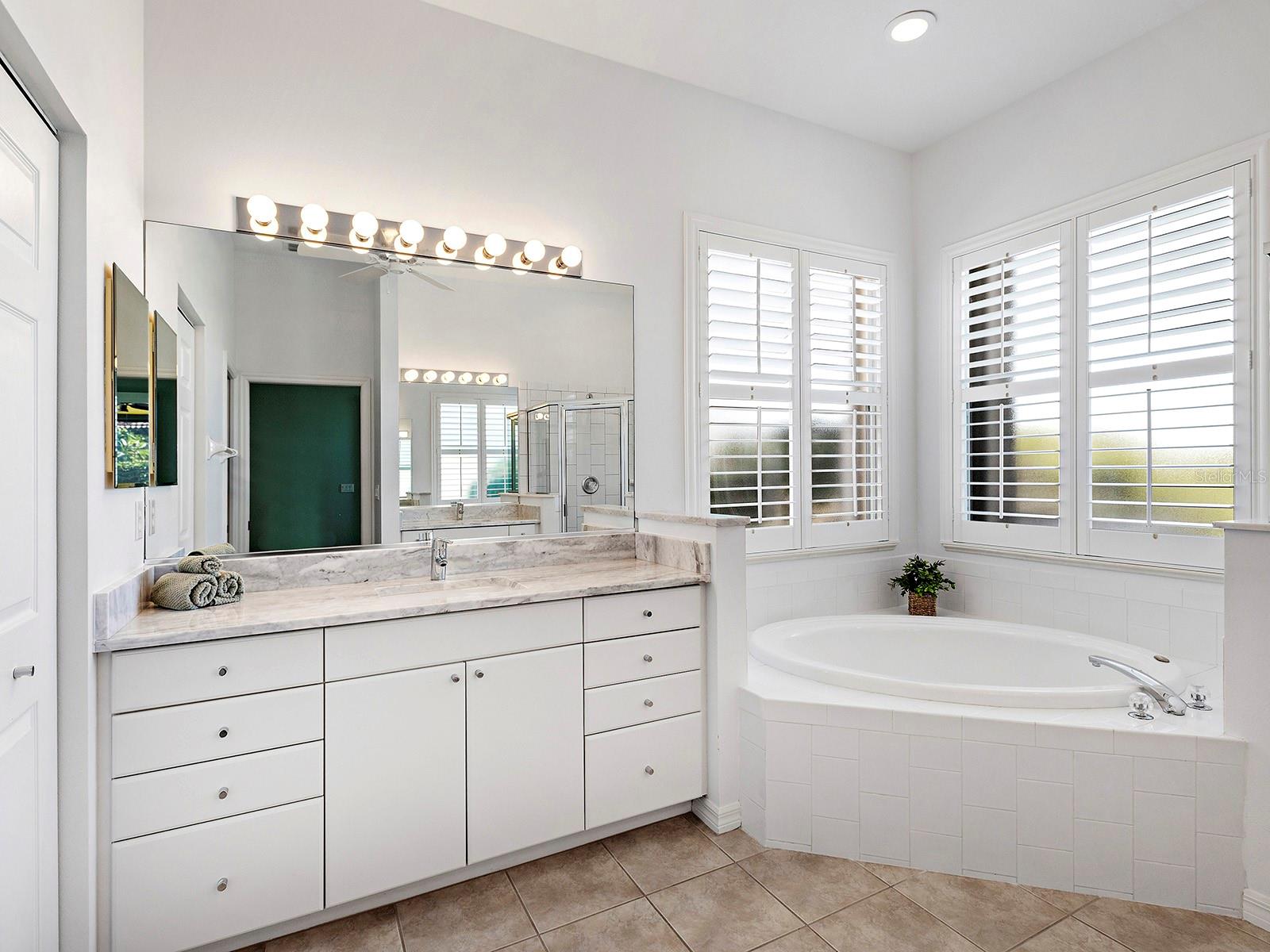 202 RIO TERRA, Venice, FL 34285