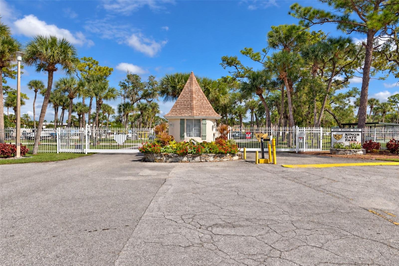 39 CROWN POINT DRIVE, Nokomis, FL 34275