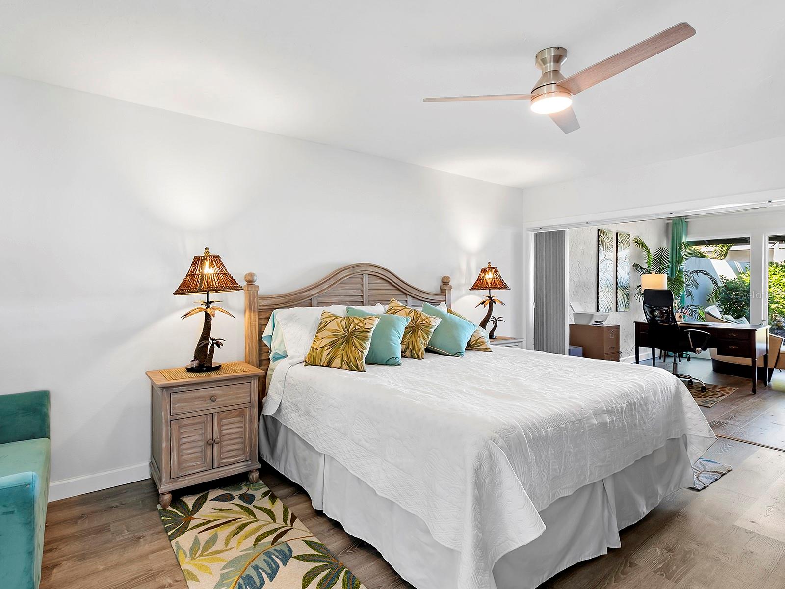 758 SARABAY ROAD, #5, Osprey, FL 34229