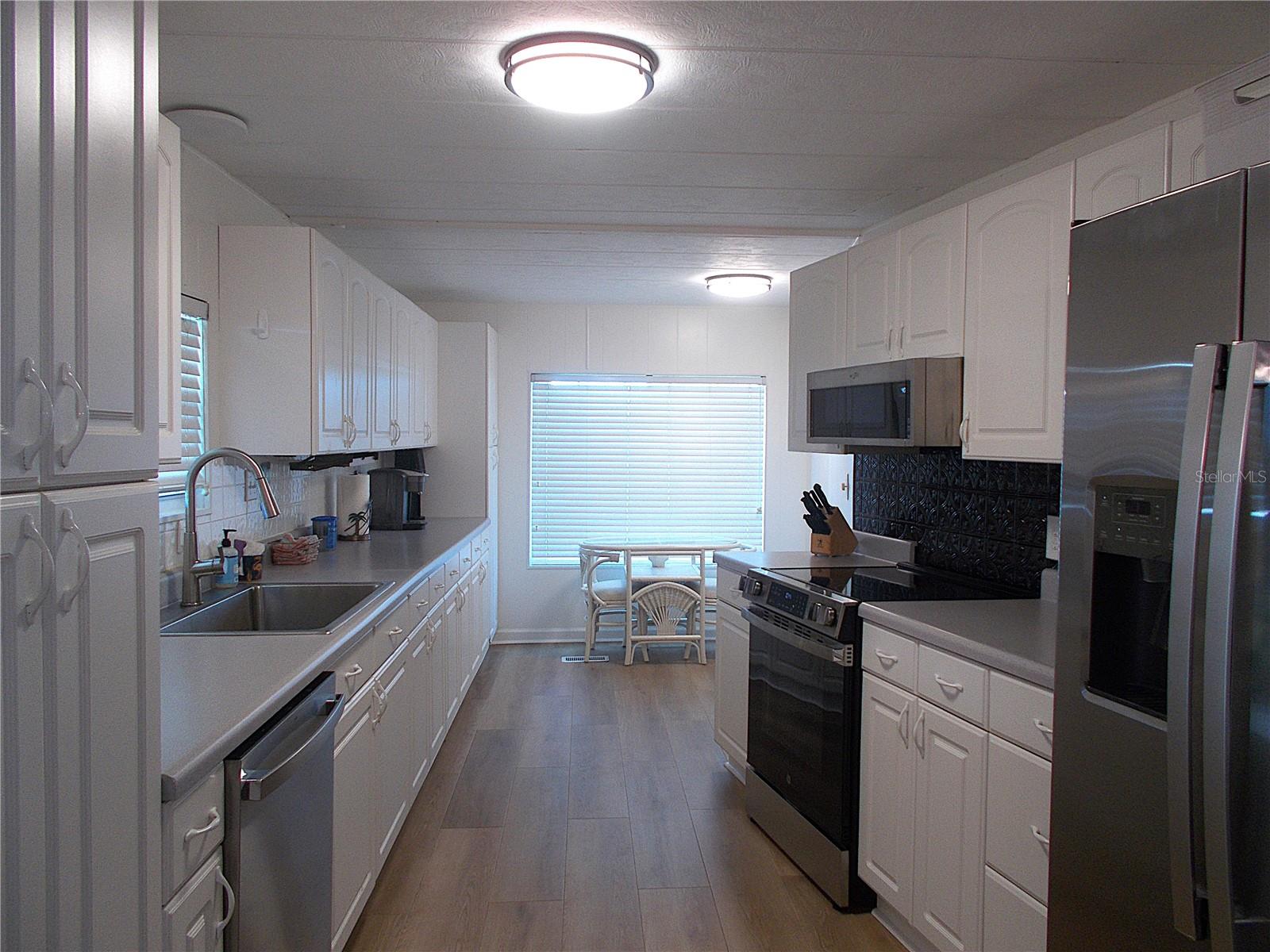 Kitchen/breakfast nook