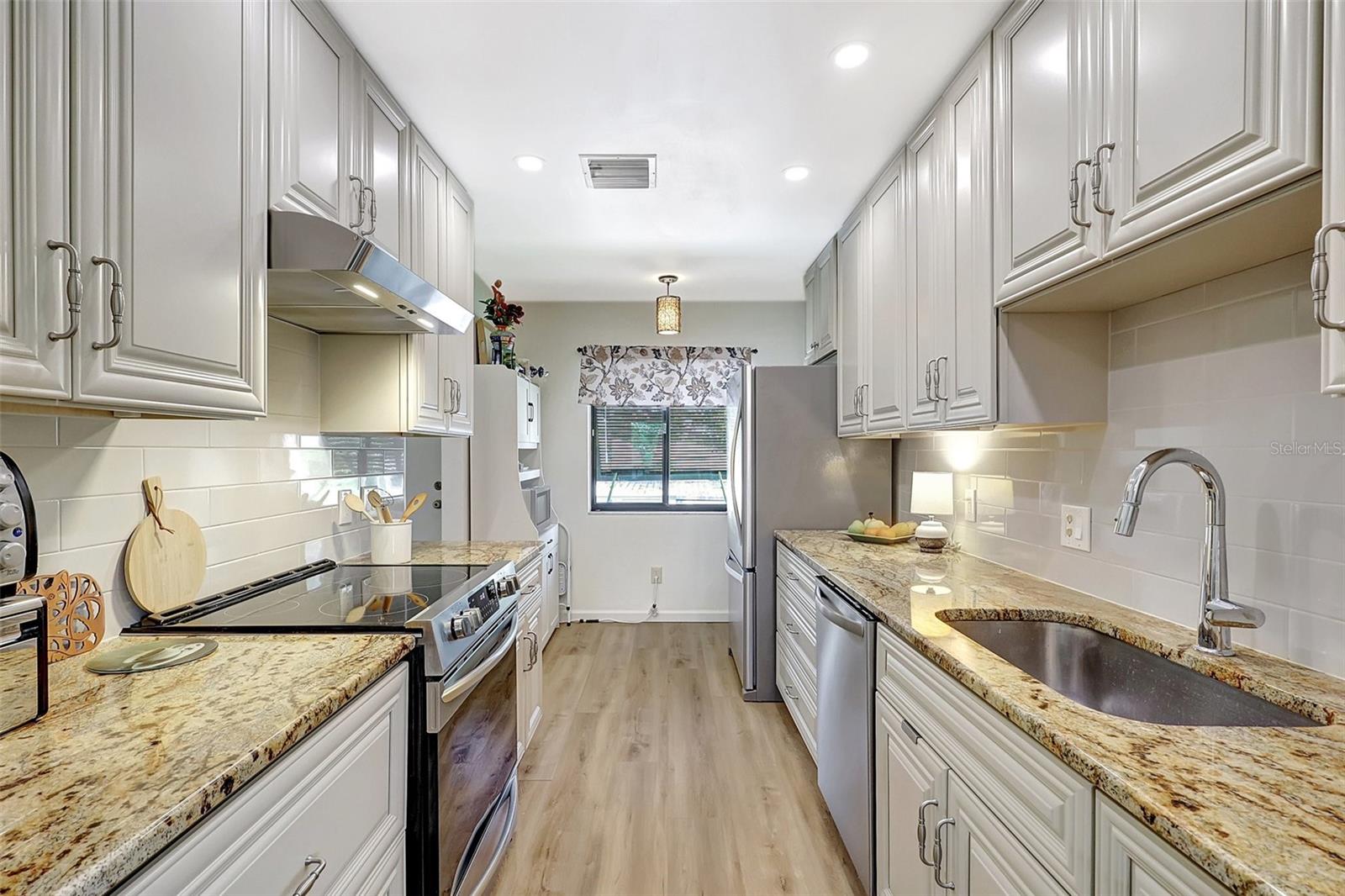 4646 LONGWATER CHASE, #98, Sarasota, FL 34235