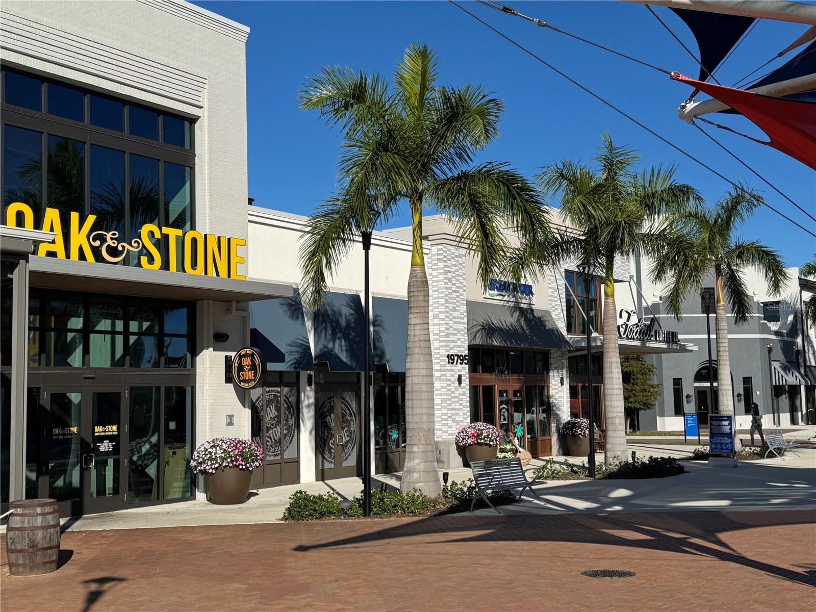 Dining & Shopping in Wellen Park