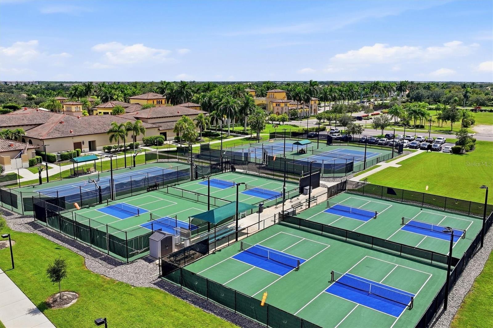 Pickleball & Tennis Courts