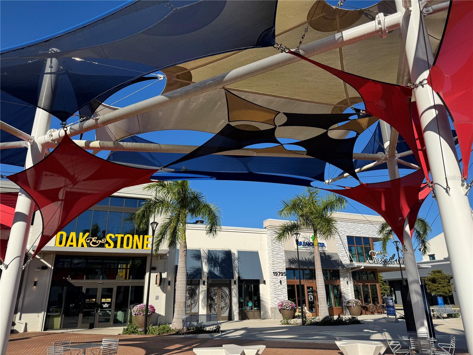 Oak & Stone Restaurant in Wellen Park