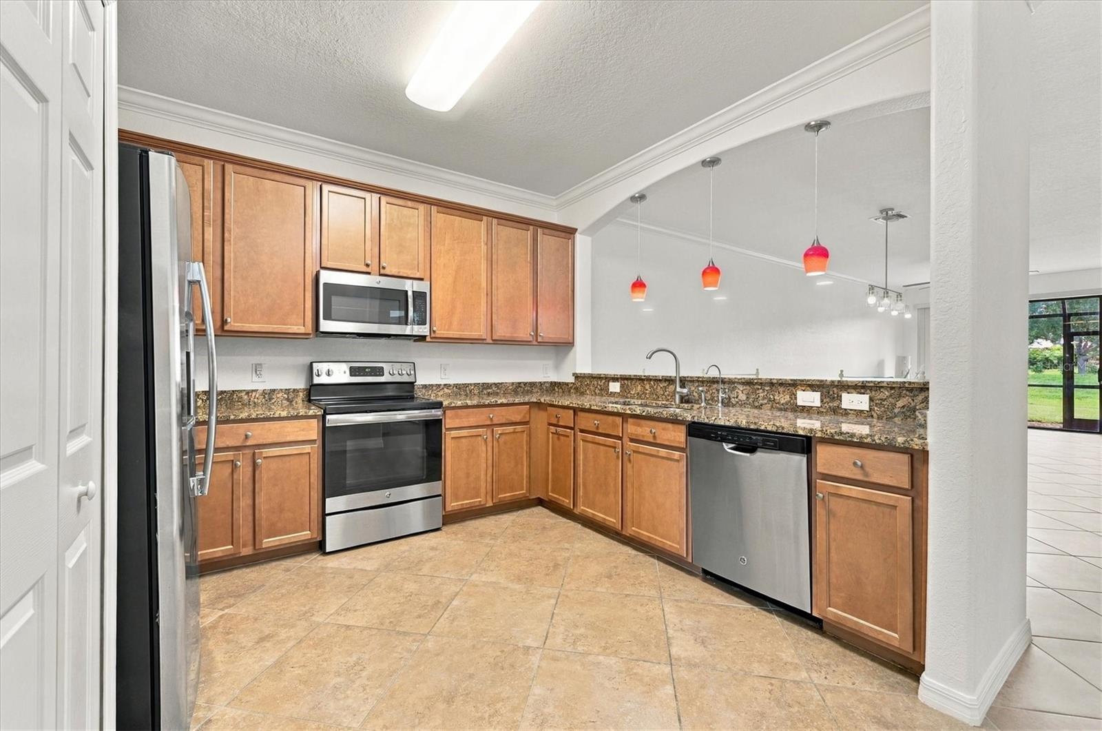 Extra Large Kitchen with Wood Cabinetry & Stainless Appliances