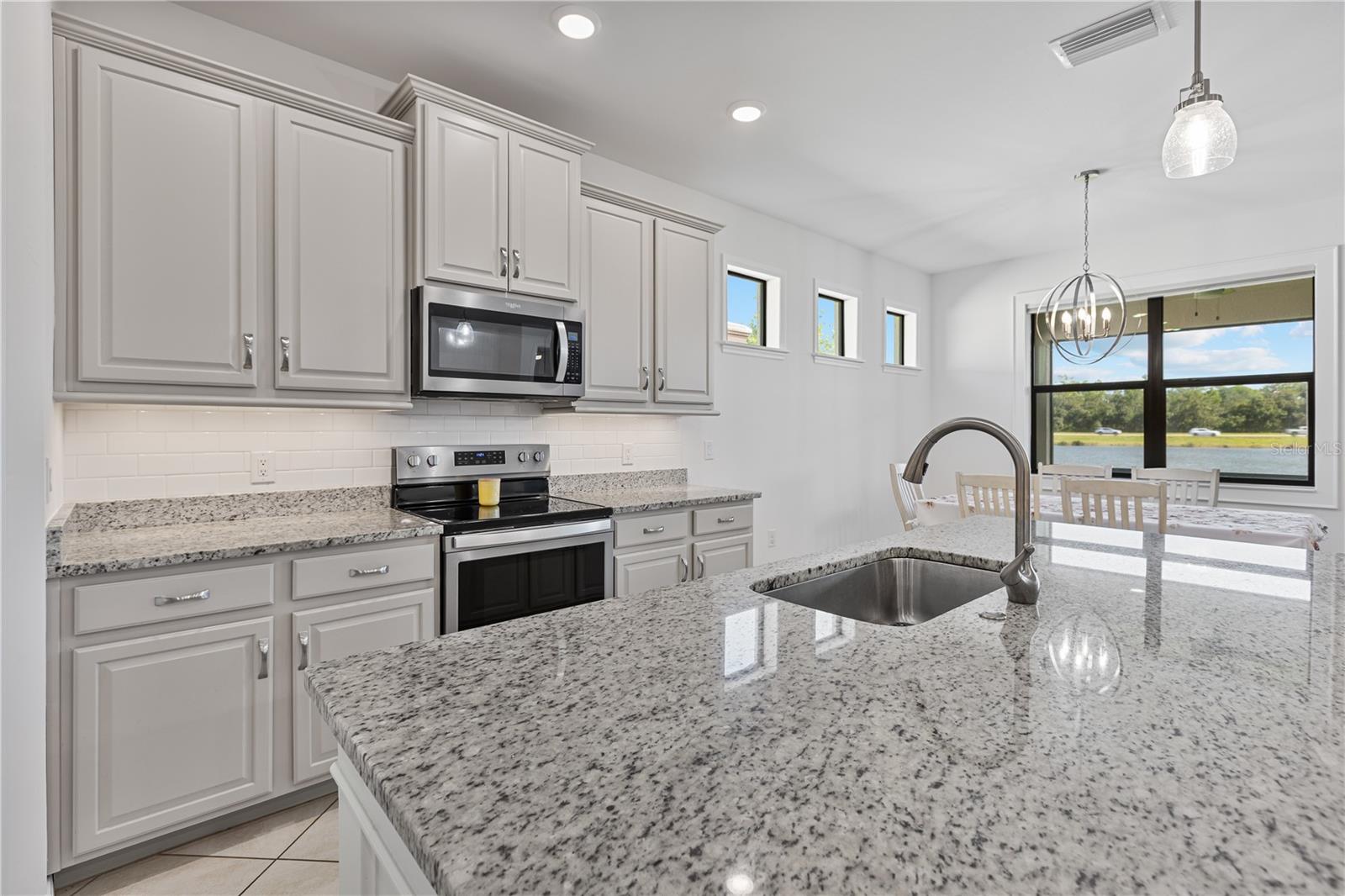 Granite countertops / undercabinet lights Granite countertops / undercabinet lights