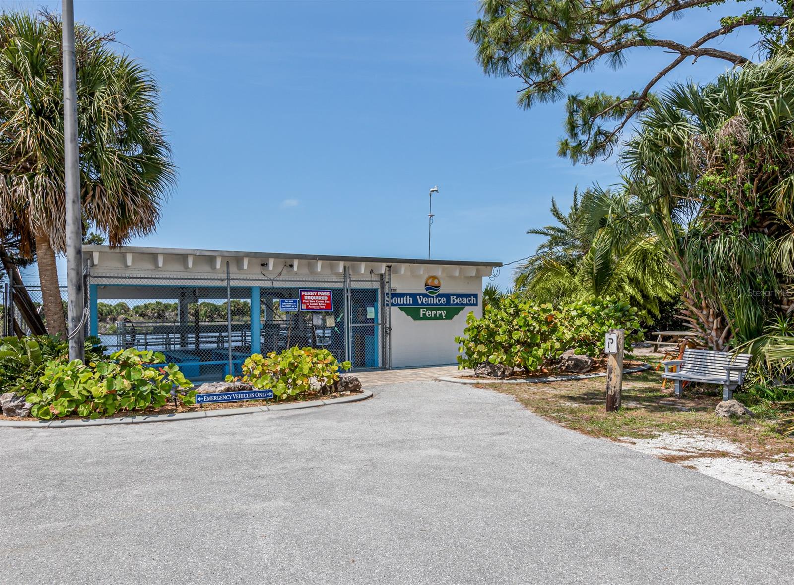 1045 FALCON ROAD, Venice, FL 34293