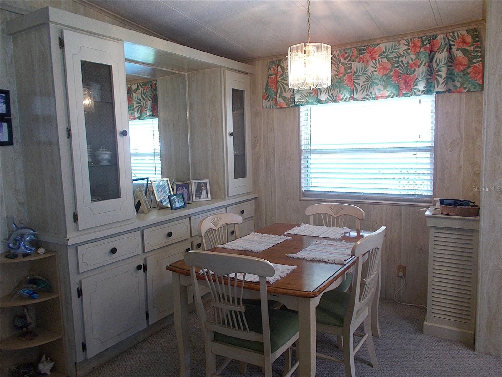 Dining rm