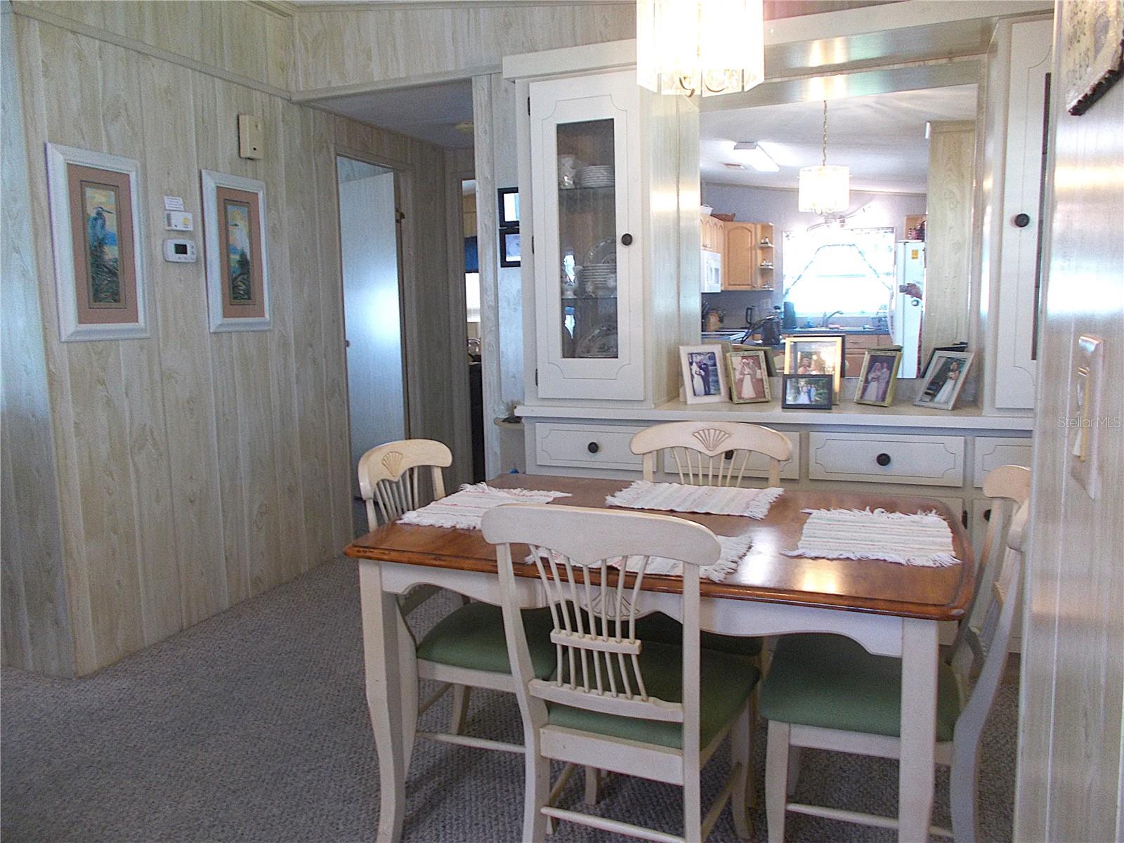 Dining rm