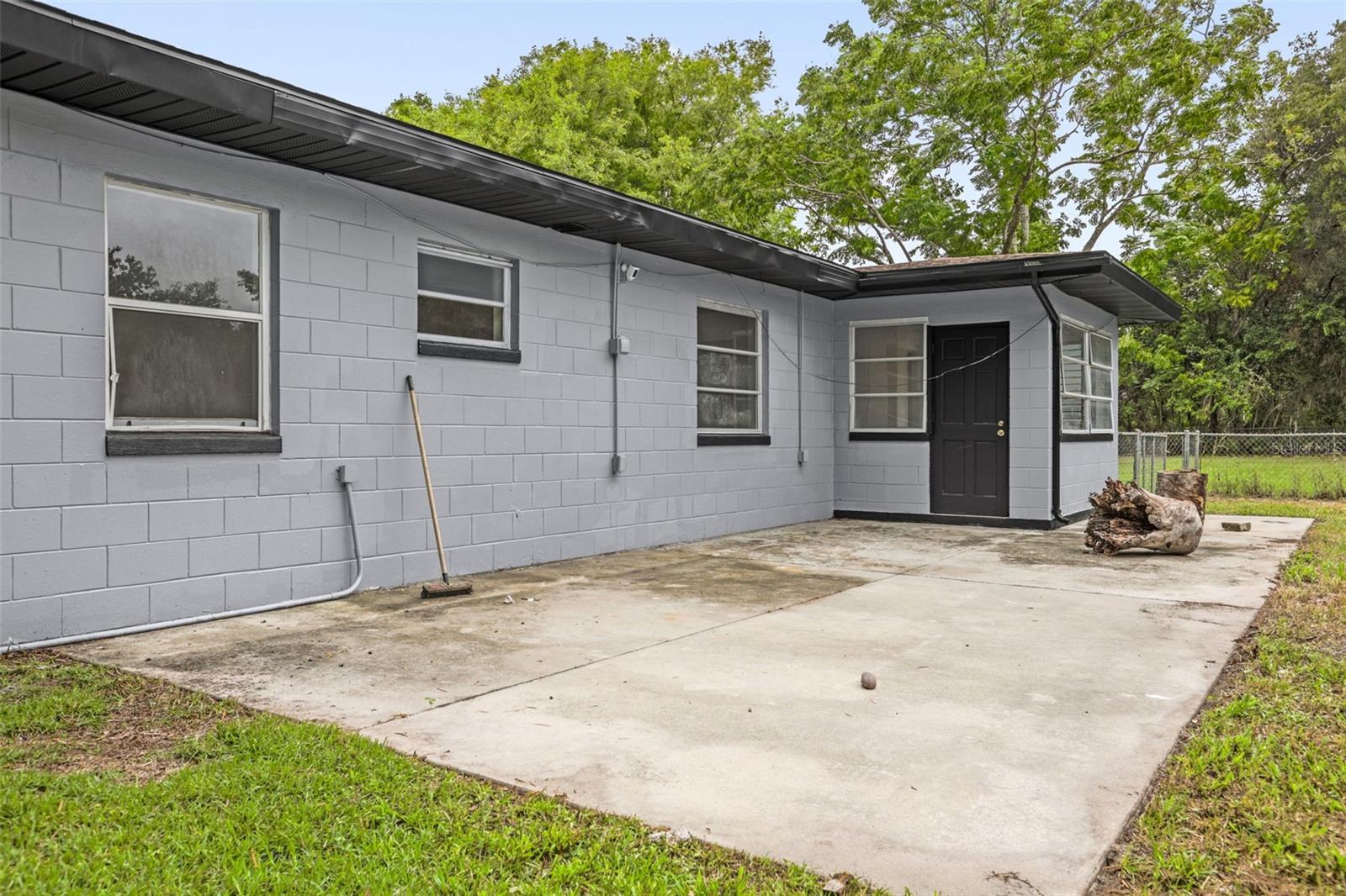 2012 HELMS AVENUE, Leesburg, FL 34748