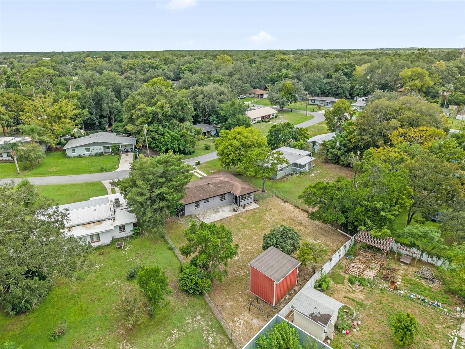 2012 HELMS AVENUE, Leesburg, FL 34748