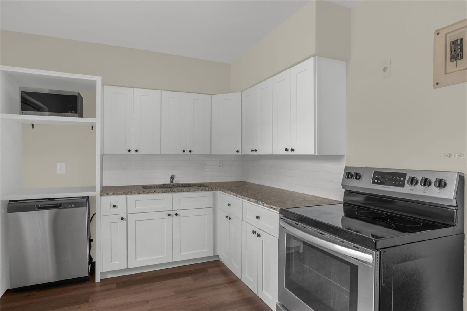 2012 HELMS AVENUE, Leesburg, FL 34748
