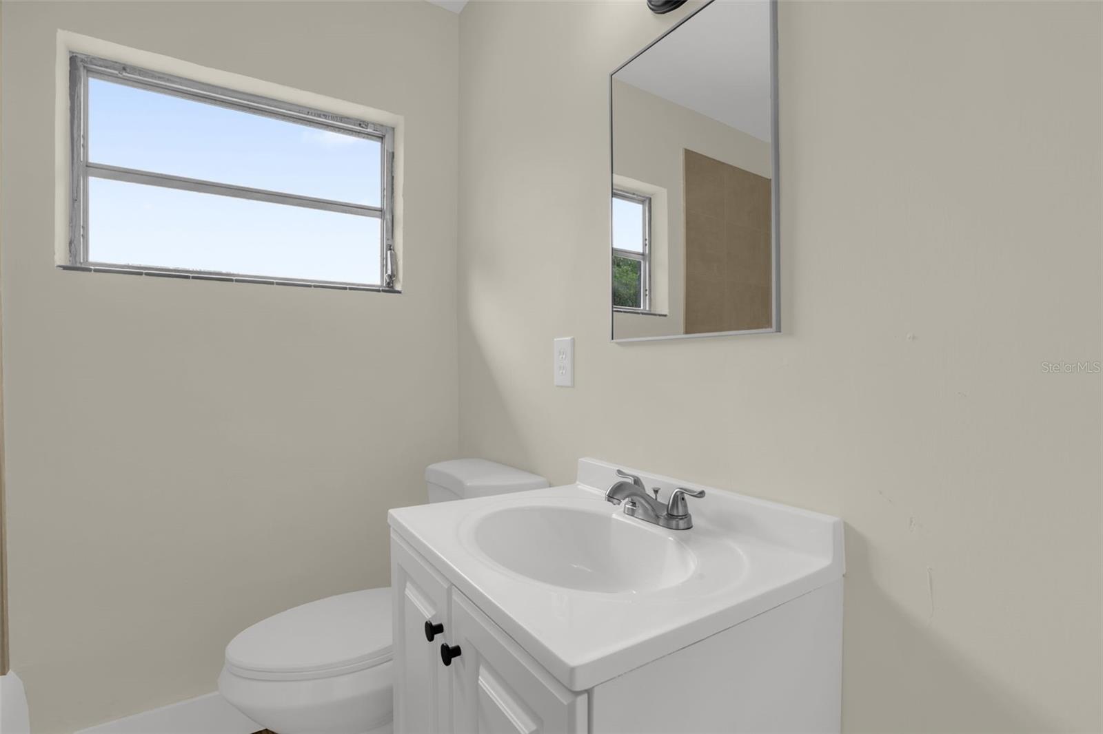 2012 HELMS AVENUE, Leesburg, FL 34748