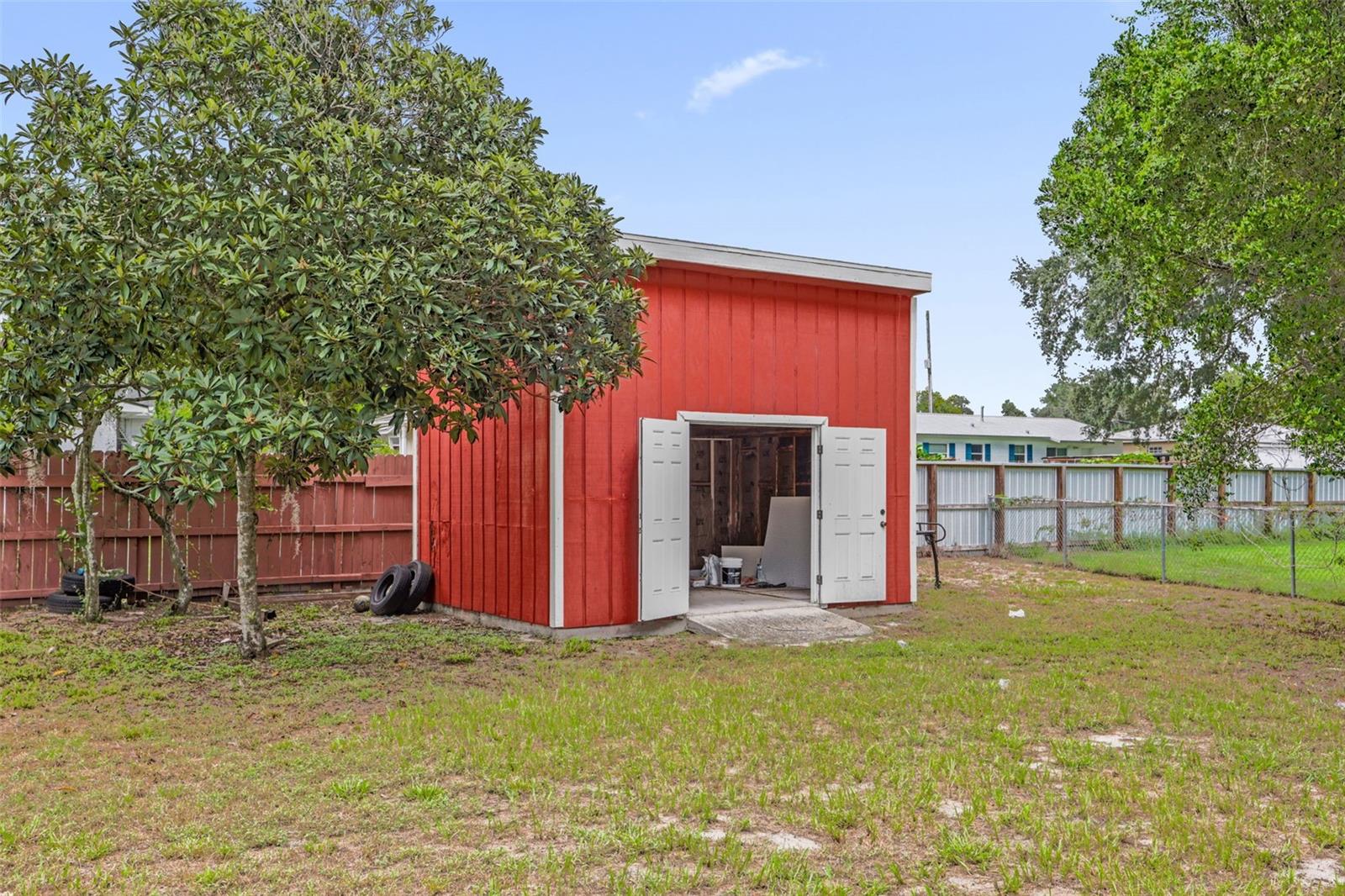 2012 HELMS AVENUE, Leesburg, FL 34748