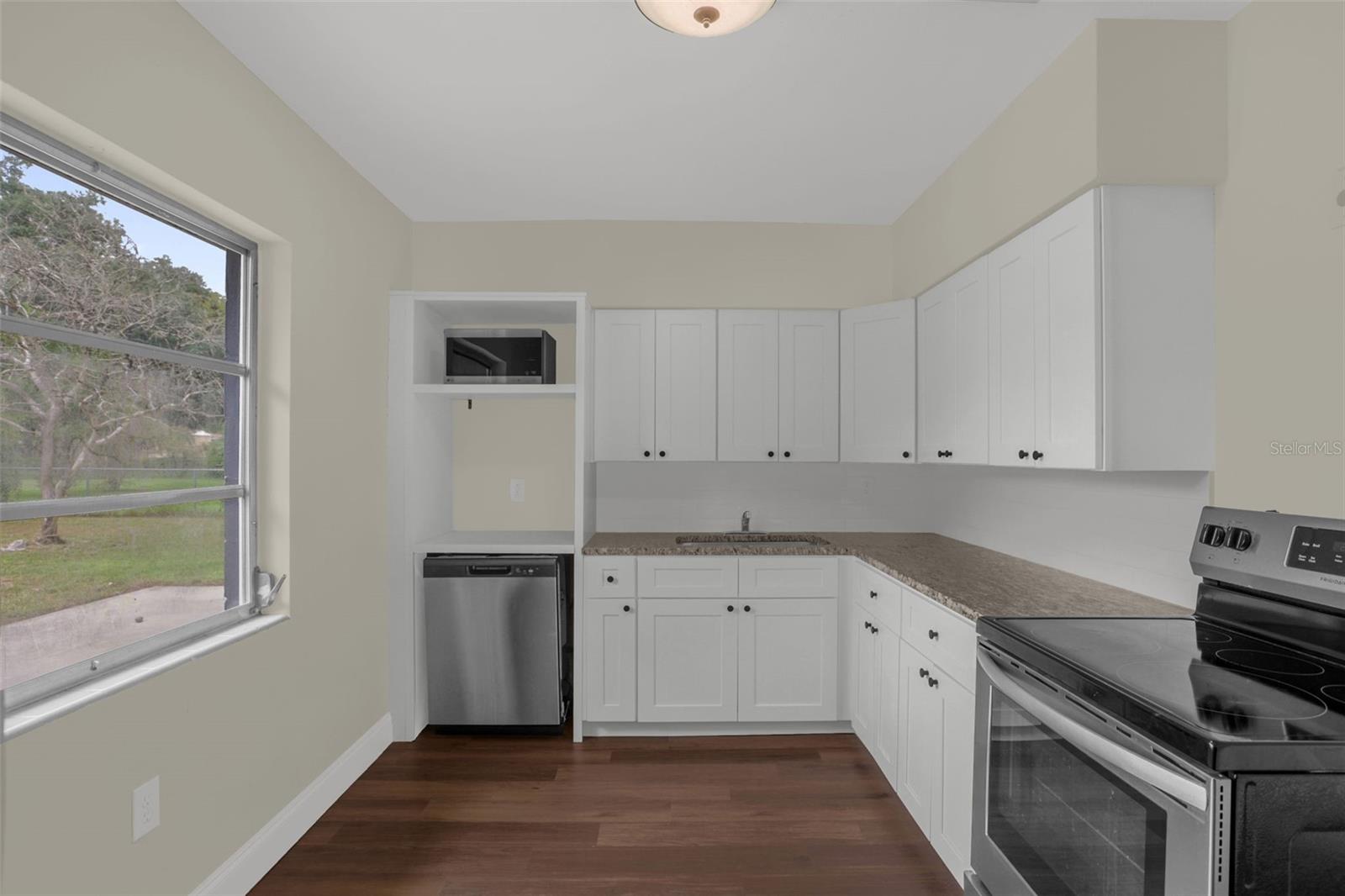 2012 HELMS AVENUE, Leesburg, FL 34748