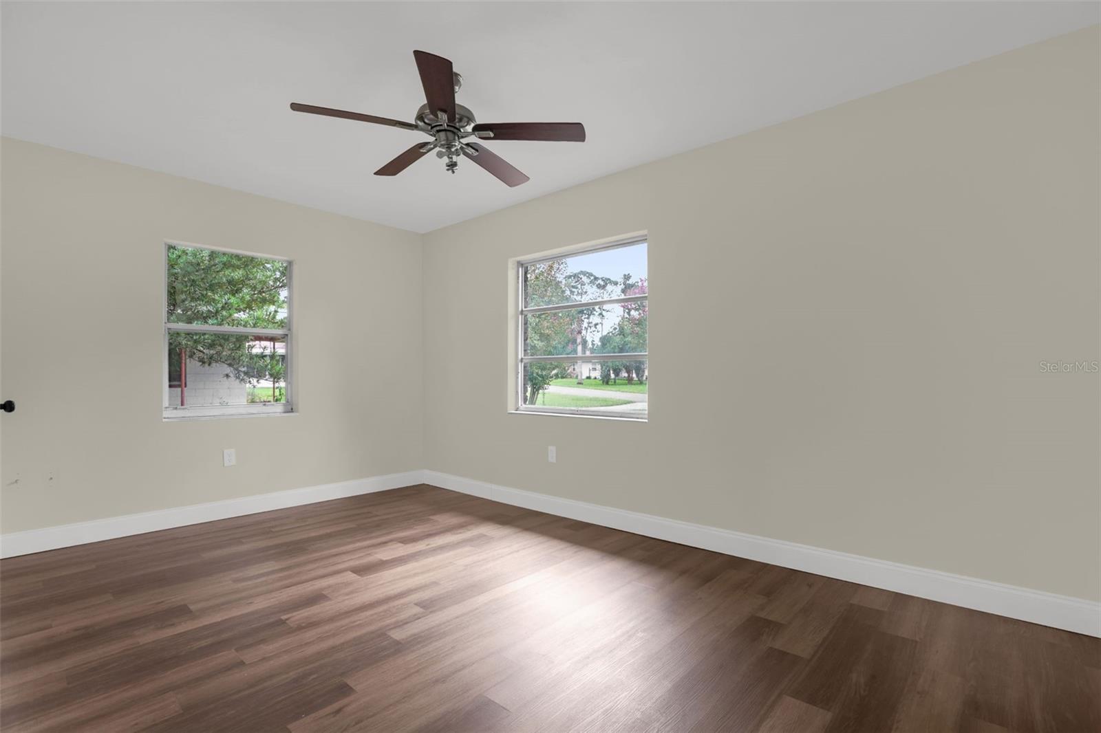 2012 HELMS AVENUE, Leesburg, FL 34748