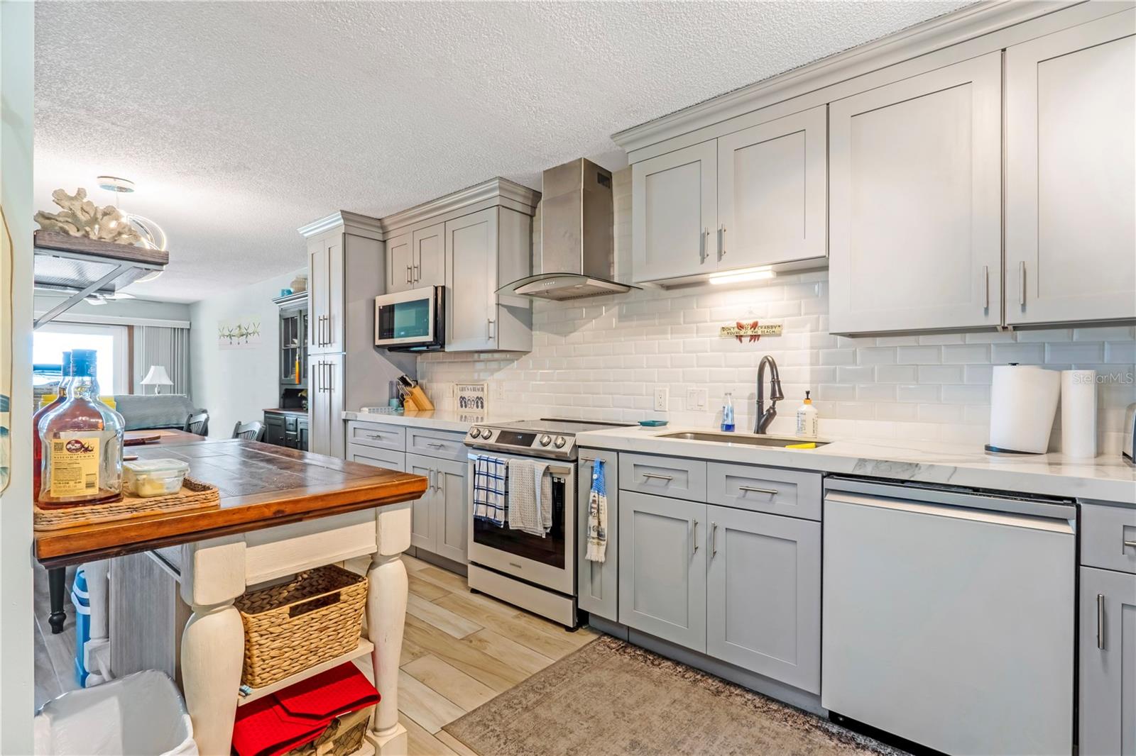 2222 OCEAN SHORE BOULEVARD, #102B, Ormond Beach, FL 32176 2222 OCEAN SHORE BOULEVARD, #102B, Ormond Beach, FL 32176