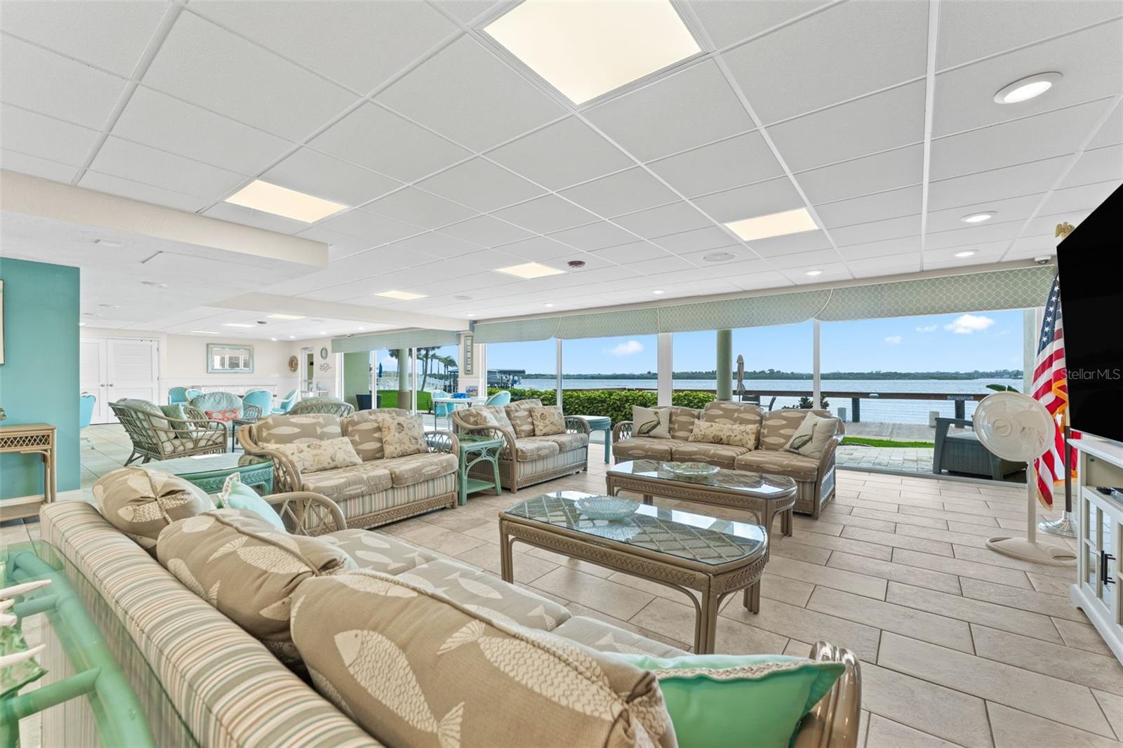 Pelican Lounge