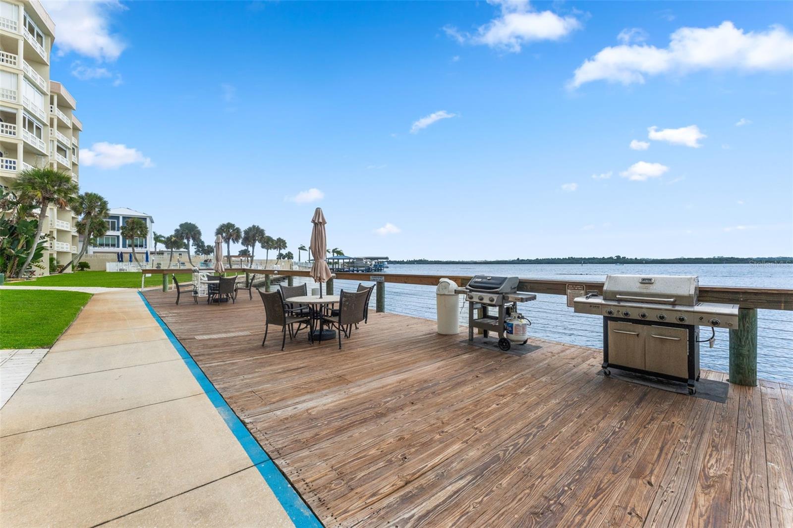 Residents and Guests BBQ with riverfront picnic tables