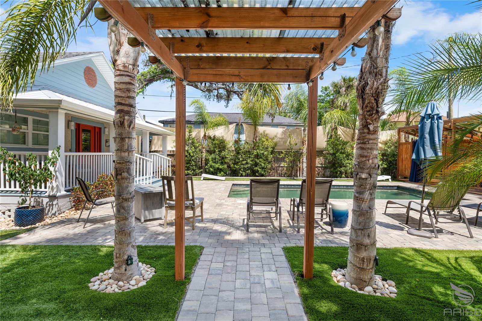 305 LIVE OAK, New Smyrna Beach, FL 32168