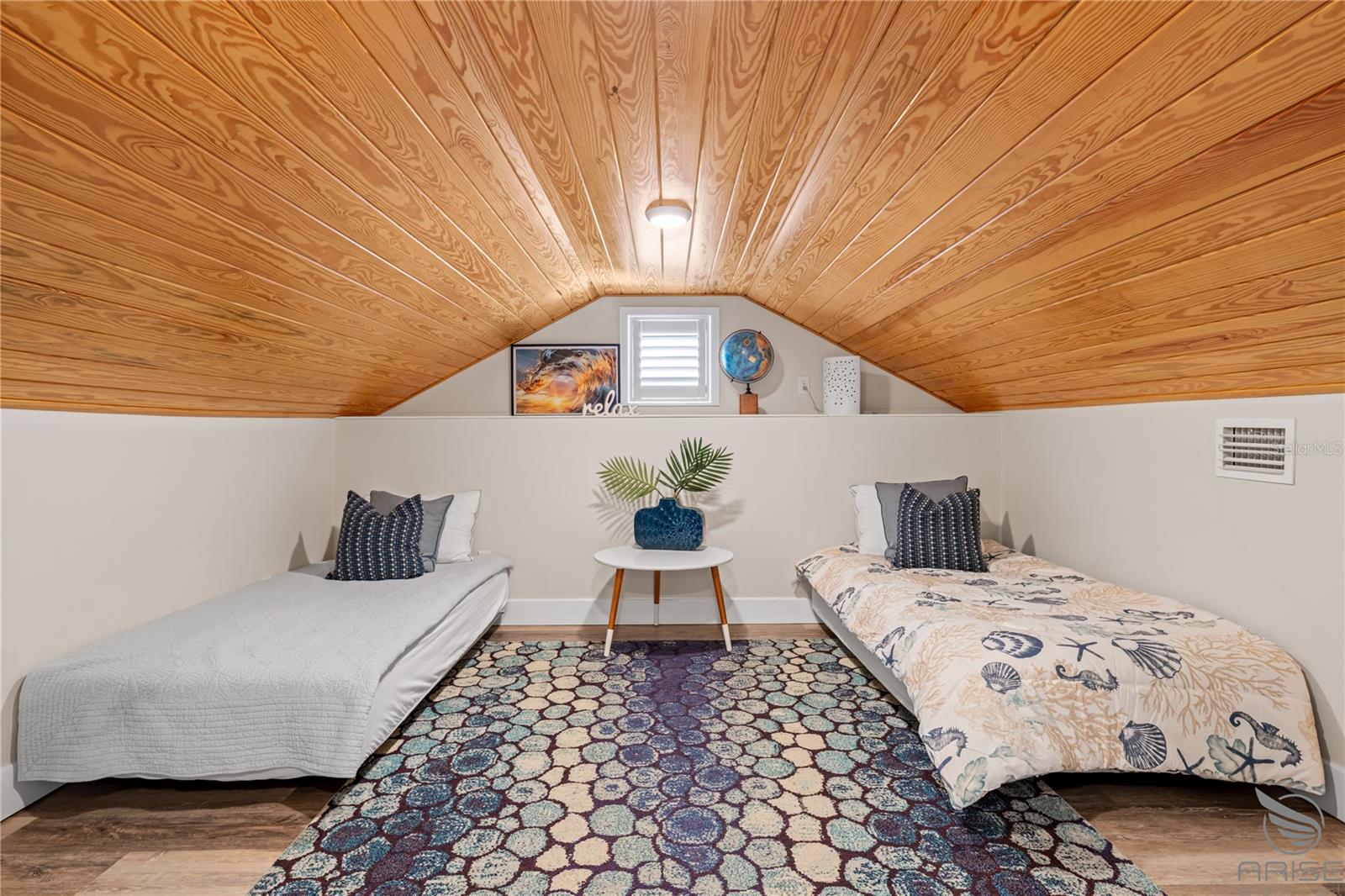 305 LIVE OAK, New Smyrna Beach, FL 32168