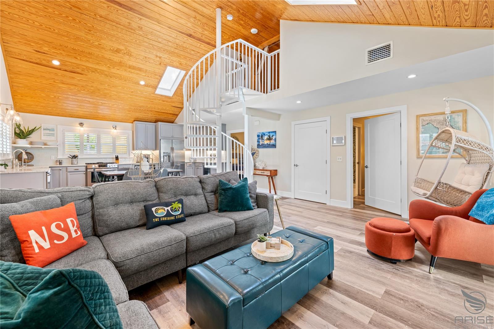 305 LIVE OAK, New Smyrna Beach, FL 32168