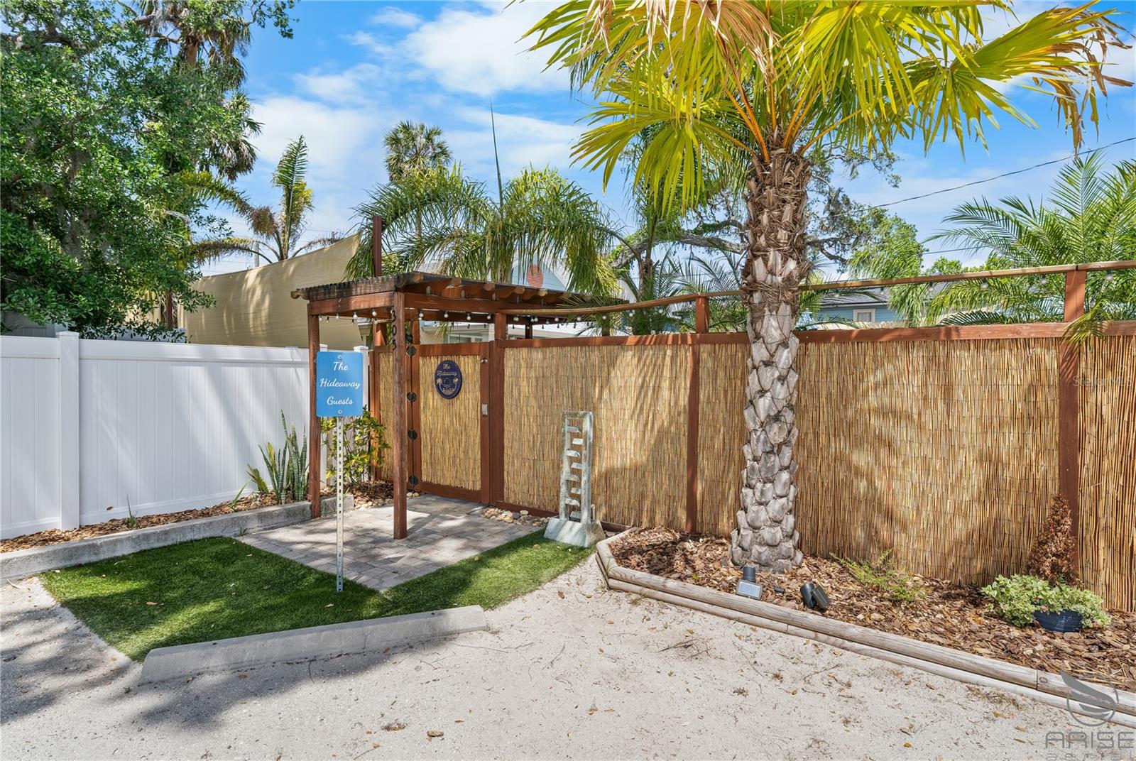 305 LIVE OAK, New Smyrna Beach, FL 32168