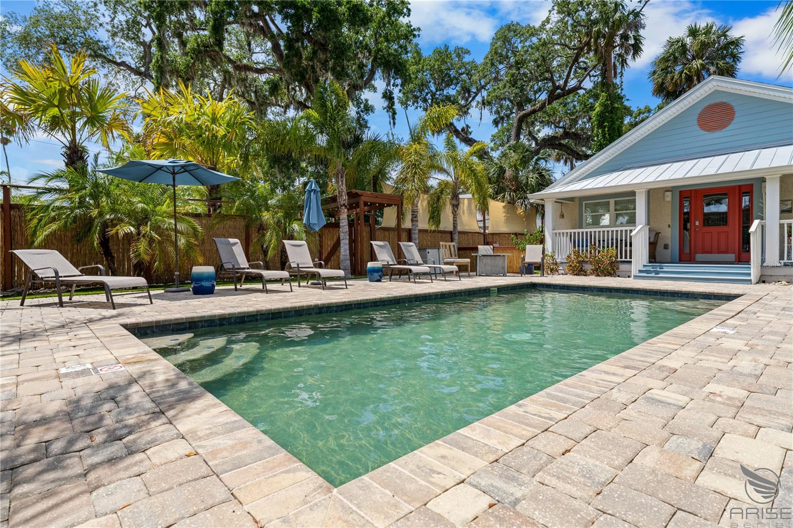305 LIVE OAK, New Smyrna Beach, FL 32168