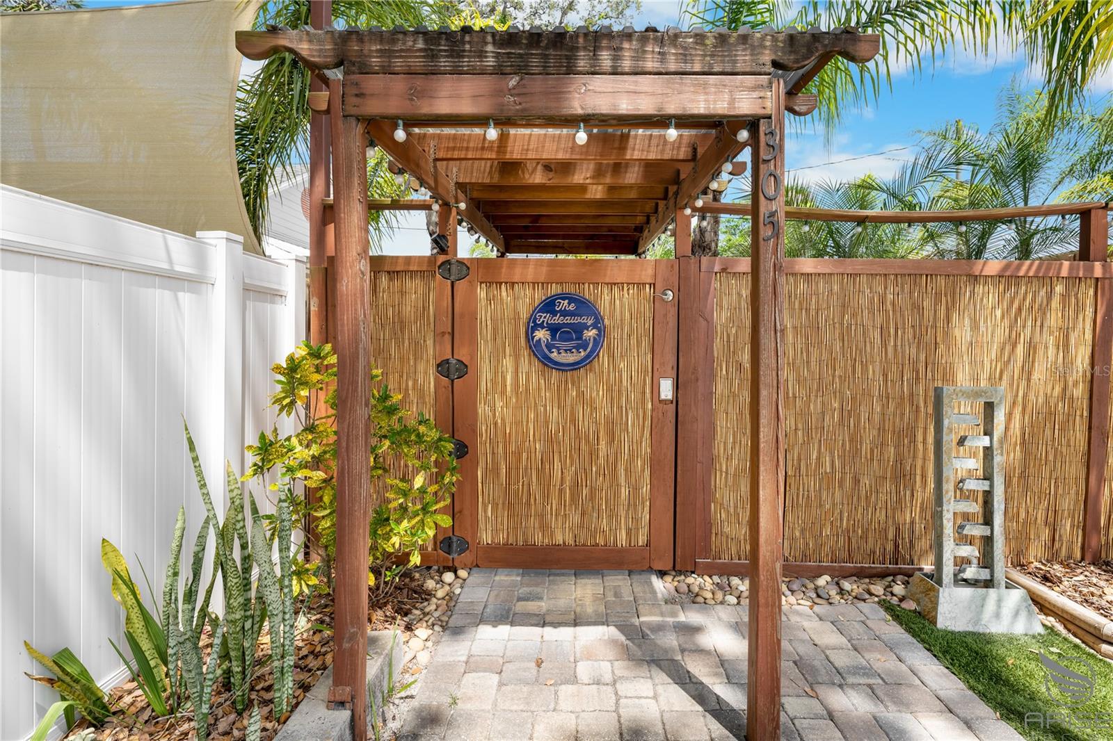 305 LIVE OAK, New Smyrna Beach, FL 32168
