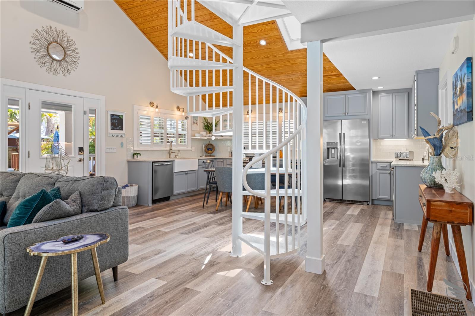 305 LIVE OAK, New Smyrna Beach, FL 32168
