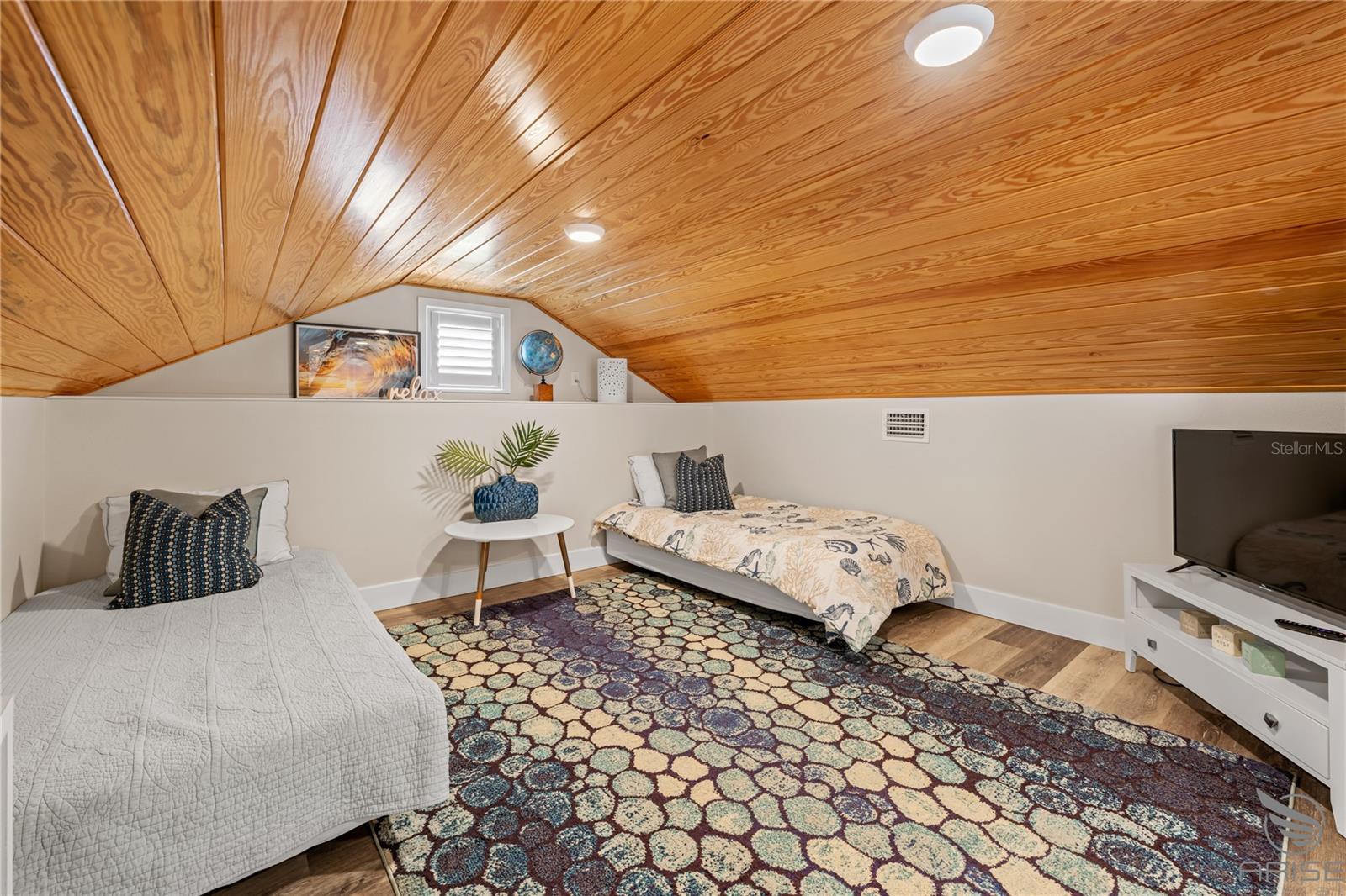 305 LIVE OAK, New Smyrna Beach, FL 32168