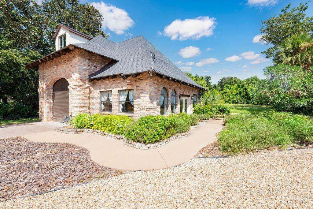 Two Bedroom/2 Bath Carriage House