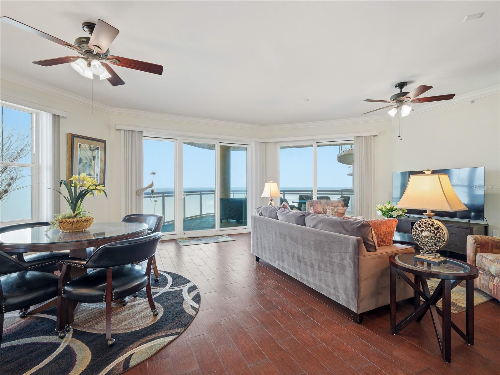 LIVING/DINING ROOM