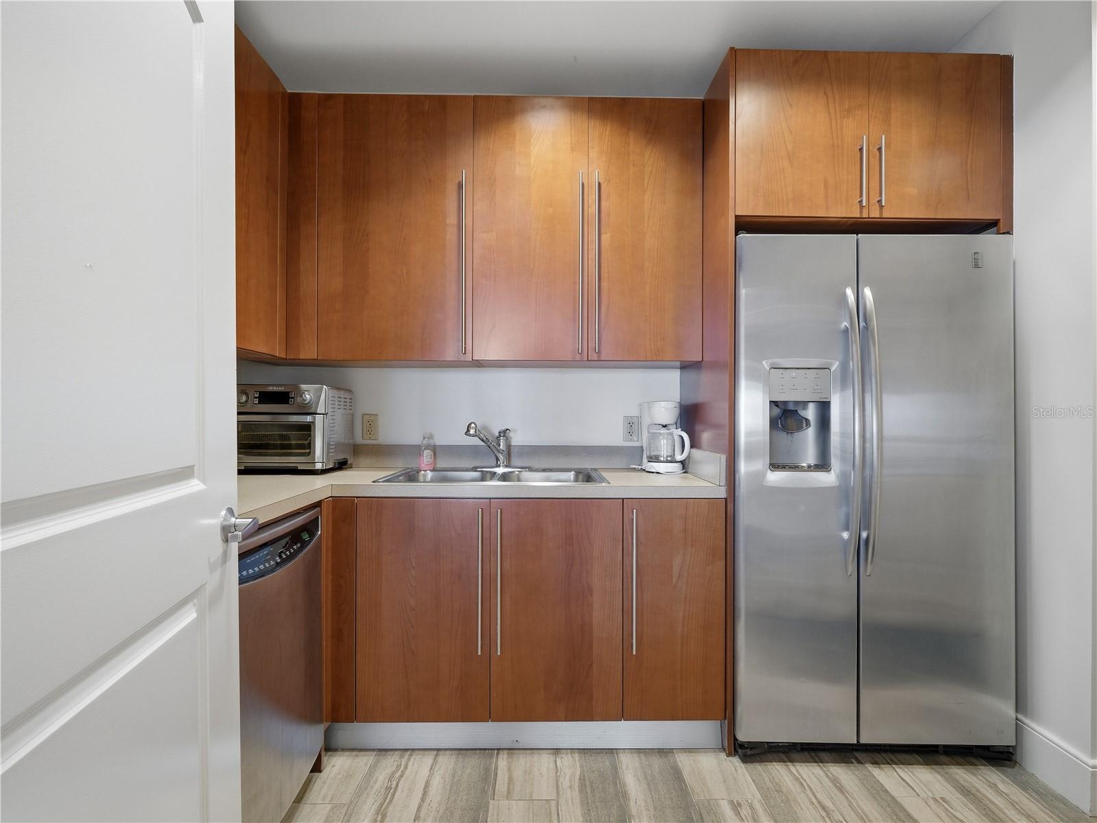 PRIVATE RESIDENT KITCHEN IN LOUNGE