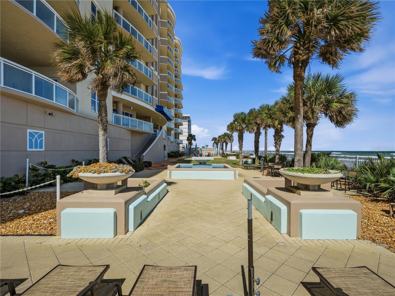 BEACHSIDE COURTYARD