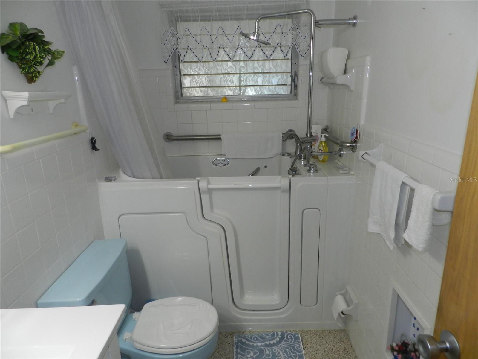816 E 10TH AVENUE, New Smyrna Beach, FL 32169