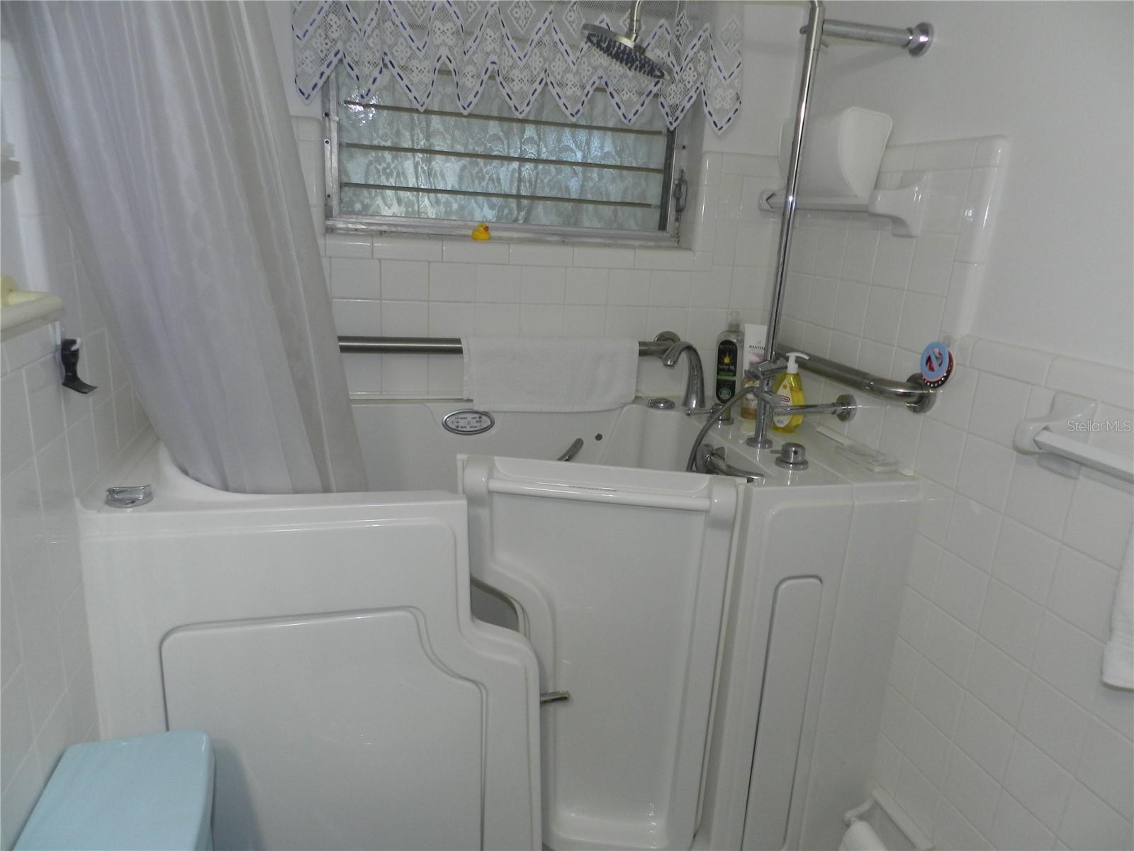 816 E 10TH AVENUE, New Smyrna Beach, FL 32169