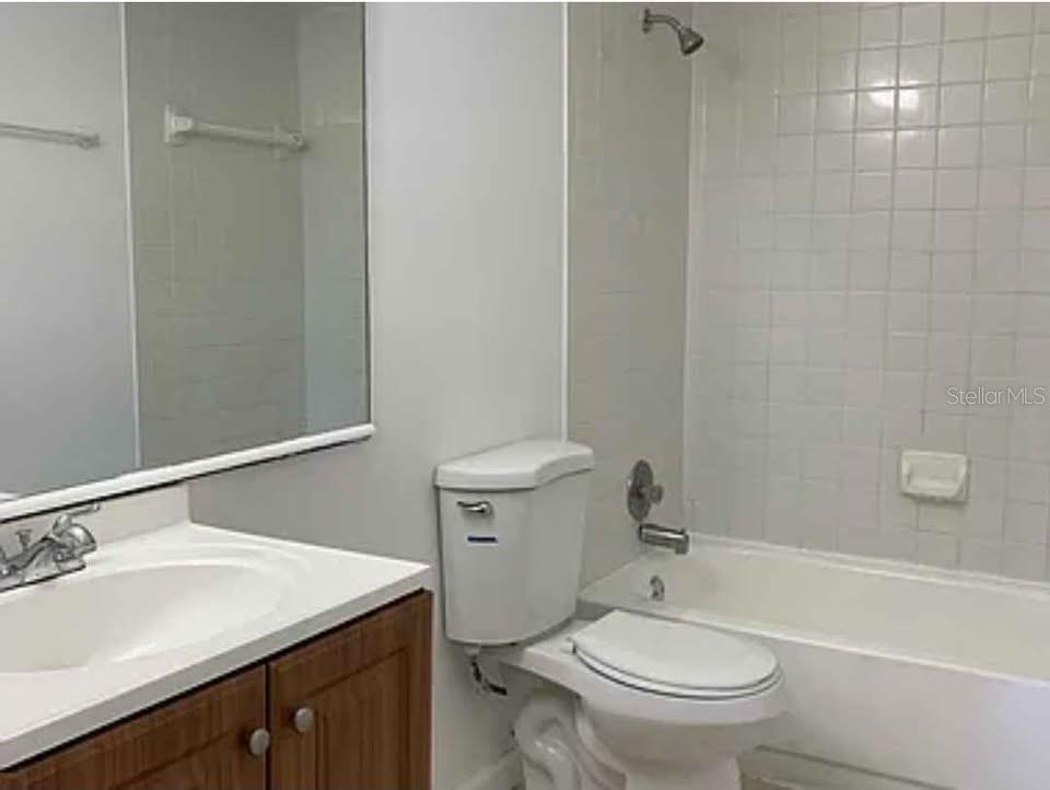 5220 VIA HACIENDA, #212, Orlando, FL 32839