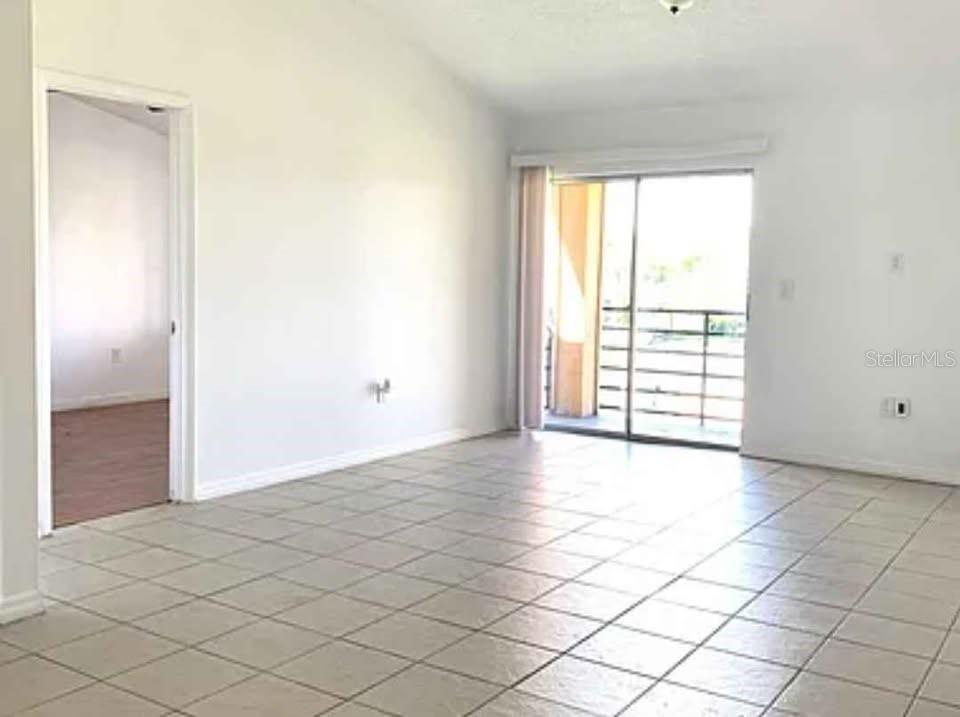 5220 VIA HACIENDA, #212, Orlando, FL 32839