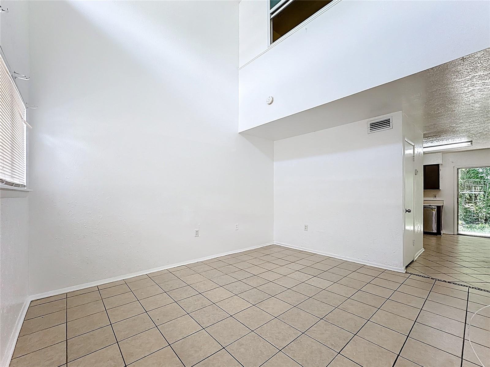 3944 CRAYRICH CIRCLE, #A-4, Orlando, FL 32839 3944 CRAYRICH CIRCLE, #A-4, Orlando, FL 32839